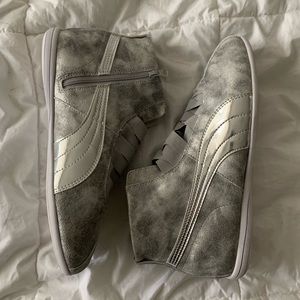 Puma Eskiva metallic sneakers. Women, size 9 US.